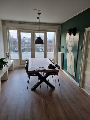 Image of 1930s apartment a 20-minute walk from downtown