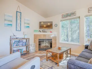 Image of Dog Friendly, Walk to beach\/downtown (SandyToes)