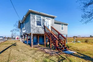 Image of Stilt home near water - full kitchen, dog-friendly