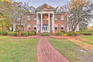 Image of Gorgeous, Southern Home in Beautiful Cheraw