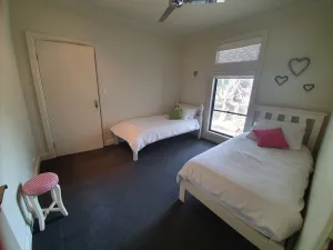Image of 3 minute walk to beach, cafe & shops.