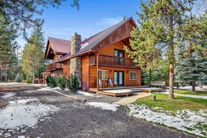 Image of Rustic Modern Home w\/ Hot Tub & Peaceful surroundings