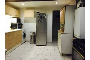 Image of Bedroom in equipped house ( Tv + desk )