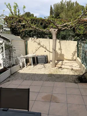 Image of T2 apartment in residence with swimming pool and tennis court