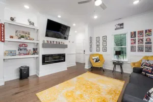 Image of ★HOT TUB in UPTOWN w\/ KING BED ♥ KARAOKE & GAMES★