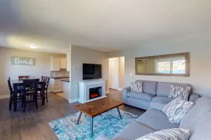 Image of Lovely Top-Floor Condo w\/Free WiFi, Private Balcony, Gas Grill, and Views