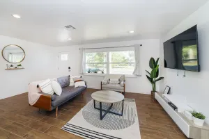 Image of NEW Cozy House 5 Min Three Sisters Springs