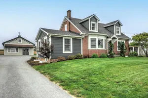 Image of Flower Patch Cottage Cozy& Family friendly Hot tub! Discounted April Dates