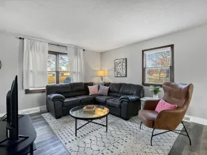 Image of 2BR Cozy Townhouse  WDM\/Clive!