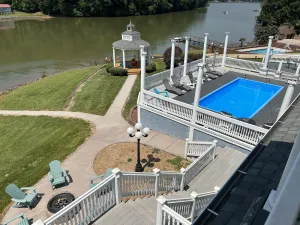Image of 7 Bed Lakefront Villa with a Pool and Pontoon boat available for rent!