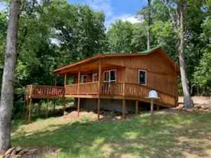 Image of Lazy Bear Cottage with Beautiful view and Fiber Internet!