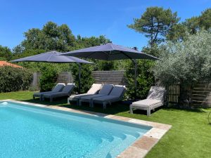 Image of Maison Familiale de 100 m2 Avec une Grande Piscine et un Boulodrome