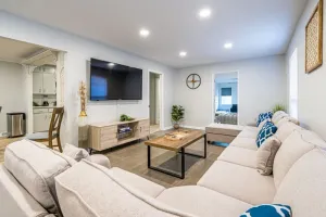 Image of 804 Vestavia · ⫷Urban Retreat⫸ Dual Master \/ Fiber WIFI Home