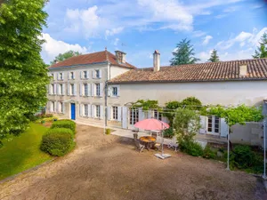 Image of Maison de Maître with swimming pool for 12 people near Angoulême