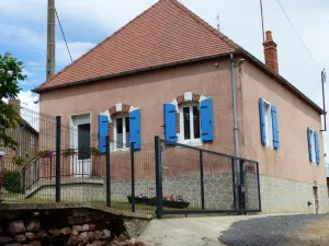 Image of Charming Farm Stay with Mini-Farm, Near Nature Activities, Sleeps 4-6