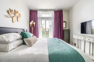 Image of Sapphire of Belltown Court
