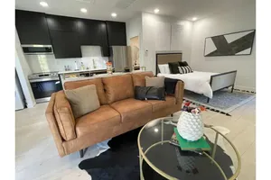 Image of 1-BR guest house steps from Meteor\/downtown square