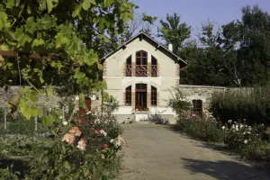 Image of In Anjou in the castle vegetable garden, Peace, flower and vegetable