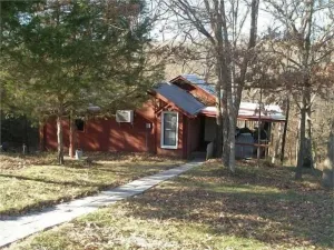 Image of SECLUDED QUIET 2BR 1BATH CABIN IN THE WOODS.  Between  Bloomfield & Ottumwa