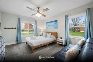 Image of Minutes to the Ark–Next to the Park - Room for 14!