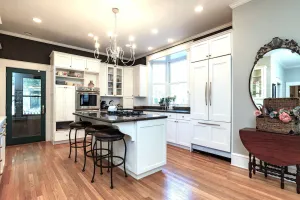 Image of Best Location! Walk, Shop & Eat on Summit, Grand & Selby; Sleeps 15!