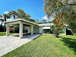 Image of Recently Updated 2\/2 Home with Hot Tub, 1 Mile to Beach