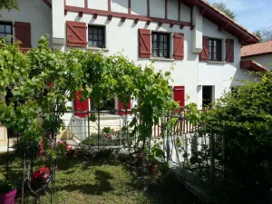 Image of Apartment in detached house, quiet residential area \"L'Orée du lac\"