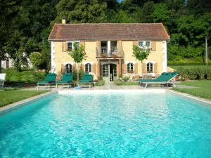 Image of Stunning Dordogne riverside villa with heated salt pool, 10min walk to Tremolat