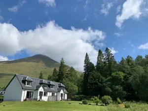 Image of 4 star, 4 bedroom, 3 bathroom Scottish cottage with stunning loch and mountain views