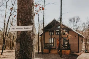 Image of Oaks and Ivy- Perfect Romantic Retreat
