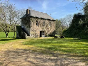 Image of Spacieuse maison au bord de la rivière, proche du Mans, avec équipements modernes, idéale pour familles - FR-1-410-440
