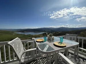 Image of Stunning Lake View Lodge: Family Friendly