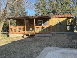 Image of PEACEFUL LAKE CABIN