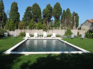Image of Mas provençal at the foot of the Alpilles