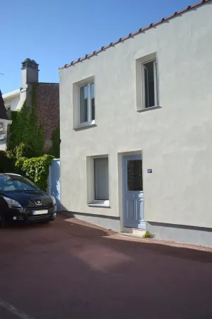 Image of Peaceful house in the heart of the center, with parking & fiber. Sleeps 4-6.