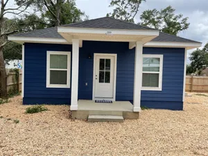 Image of Charming 1 bedroom cottage with free parking