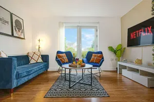 Image of Stylish Apartment with Balcony, Free Parking, Fast Wifi and Smart TV with Sky and Netflix by Yoko Property