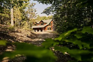 Image of Luxury retreat\/Hot tub\/Carters Lake\/Sleeps 22\/Mountain view\/firepit\/pool table