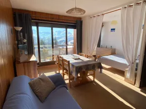 Image of Sunny Studio for 4 with Balcony, Near Slopes & Shops, South-Facing