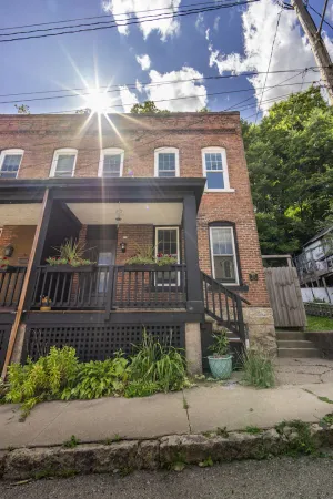 Image of 2 bedroom newly remodeled townhouse