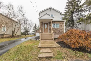 Image of Live like a local in chic 3BR\/2BA renovated home🏡