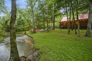 Image of Luxury cabin on creek near Broken Bow Lake w\/ loft