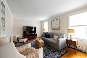 Image of Cozy home near Dock Square, beaches, galleries & dining. Ideal for groups