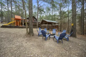 Image of Bearly Behav-Inn’ - cozy cabin w\/hot tub and playground in Southern Hills