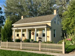 Image of Hollyhock House at Spring Town