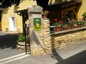 Image of Charming Country House Near Lascaux with Wi-Fi, BBQ, and Baby Equipment