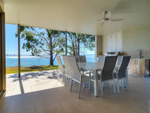 Image of Top of the Tide - Waterfront -6 beds-4 baths-Sleeps 15-WiFi-4 Smart TVs-Linen