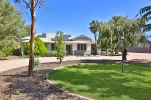 Image of Perfect, quiet location, walking distance to Billabong, 8 Minute drive to town..