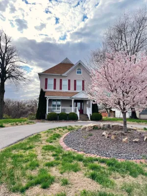 Image of Elm Street Escape- Easy Access to Alton & STL
