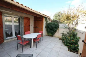 Image of Belle villa 5 couchages terrasse parking dans residence securisee piscine commune 400m de la mer LRJ